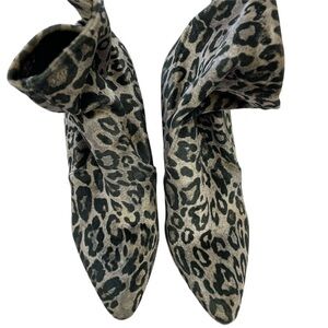 Leopard ankle boot size 6 1/2  Black 4" heel
